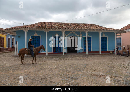 Horseman, en face de la Casa de la trova, Trinidad, Cuba Banque D'Images