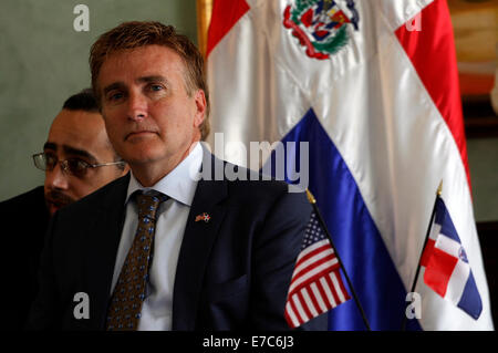 Santo Domingo. 13 Sep, 2014. Photo prise le 13 septembre 2014, montrent l'ambassadeur des Etats-Unis en République Dominicaine James Brewster avant la signature d'un accord de coopération de lutte contre la drogue dans la ville de Santo Domingo, République dominicaine. Le Gouvernement des États-Unis a fait don de 10 millions de dollars US pour soutenir la lutte contre le trafic de drogue en République Dominicaine, selon la presse locale. © Roberto Guzman/Xinhua/Alamy Live News Banque D'Images