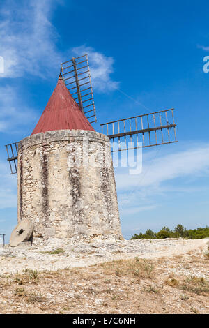 Provence, France. Fontvieille, ancien moulin en pierre et bois Banque D'Images