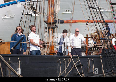 Joe Dixie-Goodman, Iain Percy et Matt Baker ouvrir le Southampton Boat Show 2014 Banque D'Images