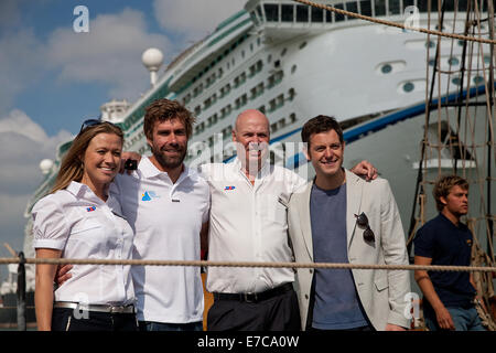 Joe Dixie-Goodman, Iain Percy et Matt Baker ouvrir le Southampton Boat Show 2014 Banque D'Images