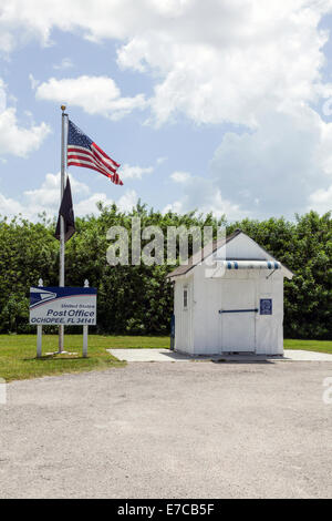 Petit bâtiment de Ochopee USPS autostables, la Floride est connue comme le plus petit bureau de poste dans la United States, FL, 33141, USA. Banque D'Images