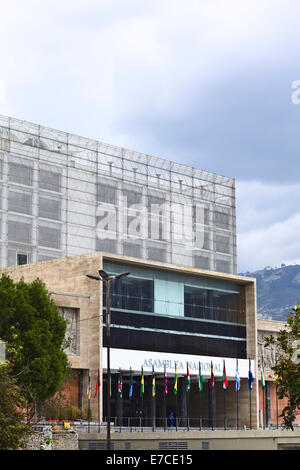 QUITO, ÉQUATEUR - 6 août 2014 : Le bâtiment de l'Asamblea Nacional (Assemblée nationale) le long de l'Avenue Juan Montalvo Banque D'Images