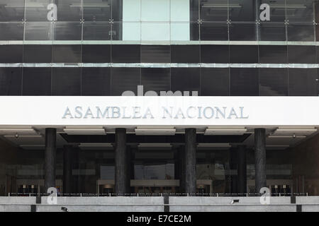 QUITO, ÉQUATEUR - 6 août 2014 : l'entrée de l'immeuble de l'Asamblea Nacional (Assemblée nationale) Banque D'Images