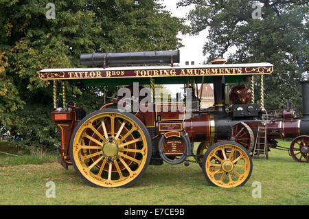 Vapeur & country fayre Bedfordshire, ancien directeur de l'Park, Shuttleworth, UK.L 1914 Charles Burrell & sons showman's road 'locomotive l'Abeille' sur l'affichage. Crédit : Scott Carruthers/Alamy Live News Banque D'Images