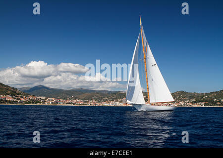 Imperia, Italie. 13 septembre 2014. La coupe 1916 vintage course Chinook au cours de Vele d'Epoca classic yachts regatta, un concours qui a lieu tous les deux ans à Imperia, Italie. Banque D'Images