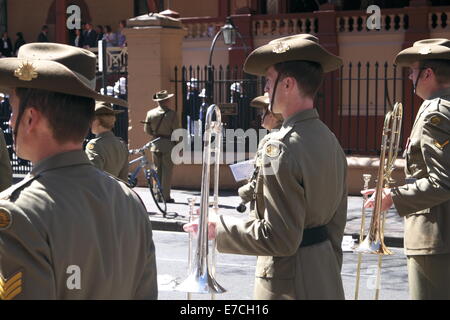 Le personnel militaire australienne Macquarie Street à Sydney dans le cadre de l'ouverture de la Gouverneur Bashir 55e parlement de l'Etat,Sydney Banque D'Images