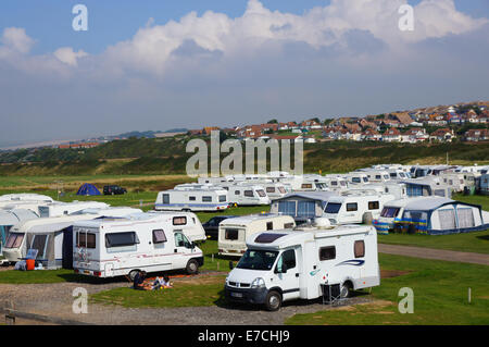 Un site de caravane, camping-cars caravanes campeurs à côté de la plage à Seaford East Sussex Angleterre Royaume-Uni Banque D'Images