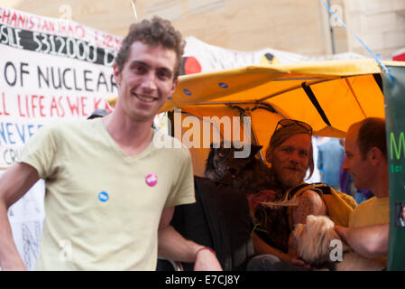 Glasgow, Ecosse, Royaume-Uni. 13 Septembre, 2014. La Marche Impériale Oui supporter rishshaw équipage durant l'entraîner jusqu'à l'indépendance de l'Écosse référendum sur Buchanan Street, Glasgow, Écosse le samedi 13 septembre 2014 Credit : Iona Shepherd/Alamy Live News Banque D'Images