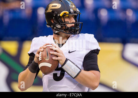 Lucas Oil Stadium, Indiana, USA. 13 Sep, 2014. Purdue QB DANNY ETLING (5) avant le match entre la série Shamrock Purdue Boilermakers et la Notre Dame Fighting Irish au Lucas Oil Stadium à Indianapolis, Indiana © Frank Jansky/ZUMA/Alamy Fil Live News Banque D'Images