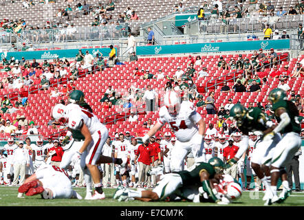 13 septembre 2014 - City, Floride, États-Unis - OCTAVIO JONES | fois .South Florida Bulls fans sont rares pendant le match contre N.C. Etat au Stade Raymond James le samedi 13 septembre, 2014. N.C. La Floride du sud de l'État vaincu 49 à 17. (Crédit Image : © Octavio Jones/Tampa Bay Times/Zuma sur le fil) Banque D'Images