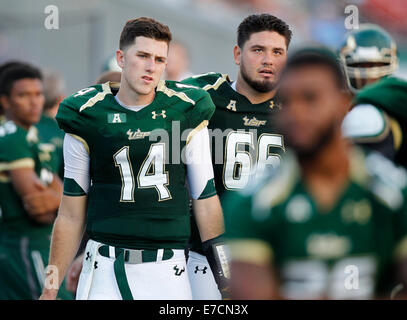 13 septembre 2014 - City, Floride, États-Unis - OCTAVIO JONES | fois .South Florida Bulls quarterback Mike White (14) sur la ligne de côté au cours du quatrième trimestre chez Raymond James Stadium le samedi 13 septembre, 2014. N.C. La Floride du sud de l'État vaincu 49 à 17. (Crédit Image : © Octavio Jones/Tampa Bay Times/Zuma sur le fil) Banque D'Images