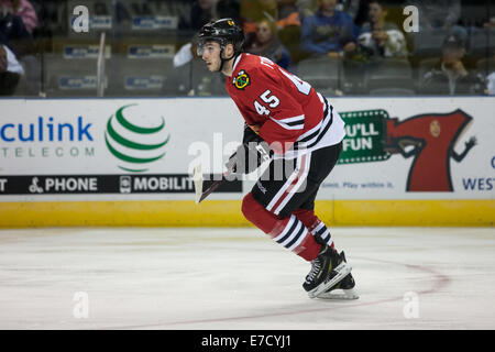 London, Ontario, USA. 13 septembre 2014 Dillon Fournier (45) de les Blackhawks de Chicago suit le jouer pendant un match entre les Blackhawks de Chicago et les Maple Leafs de Toronto à la LNH 2014 Tournoi Rookie joué au John Labatt Centre. Les Maple Leafs a gagné le match 5-2. Credit : Mark Spowart/Alamy Live News Banque D'Images