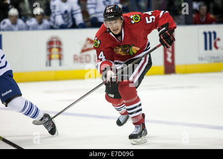 London, Ontario, USA. 13 septembre, 2014 Cody Caron (54) de les Blackhawks de Chicago suit le jouer pendant un match entre les Blackhawks de Chicago et les Maple Leafs de Toronto à la LNH 2014 Tournoi Rookie joué au John Labatt Centre. Les Maple Leafs a gagné le match 5-2. Credit : Mark Spowart/Alamy Live News Banque D'Images