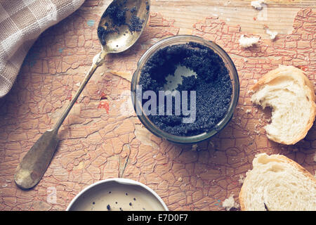 Top View black caviar in jar Banque D'Images