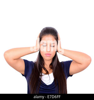 Frustrated woman couvrant ses oreilles et jusqu'à la isolated on white Banque D'Images