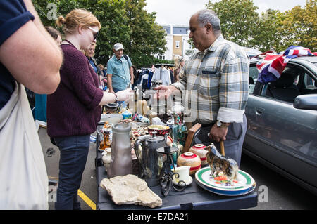 Car Boot Sale, Battersea Battersea Boot dans Londres, Angleterre Royaume-Uni UK Banque D'Images