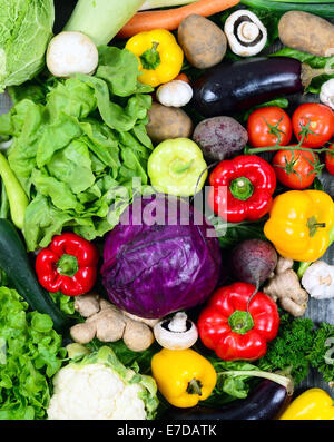 Énorme groupe de légumes frais - Haute qualité studio shot Banque D'Images