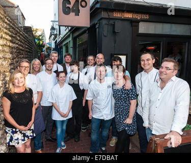 Brighton, UK. 14Th Sep 2014. Les chefs et les producteurs à l'extérieur de 64 degrés. Six chefs Sussex chaque collaborer avec un producteur local dans un tour de force culinaire pour créer de nouveaux plats pour diners au cours de Brighton & Hove Food and Drink Festival Food Lab event à 64 degrés. Credit : Julia Claxton/Alamy Live News Banque D'Images