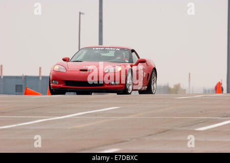 Un Rouge 2006 Chevrolet Corvette Z06 dans un autocross course à la Regional Sports Car Club of America (SCCA) cas Banque D'Images