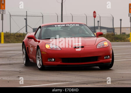 Un Rouge 2006 Chevrolet Corvette Z06 dans un autocross course à la Regional Sports Car Club of America (SCCA) cas Banque D'Images