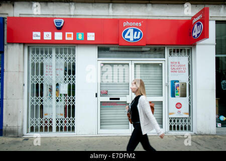 Wimbledon London,UK.15 Septembre 2014. téléphone mobile phones 4u détaillant annonce qu'il est entré dans l'administration avec plus de 5000 emplois en danger en tant que fournisseurs y compris EE et Vodafone ne renouvellent pas leurs contrats Crédit : amer ghazzal/Alamy Live News Banque D'Images