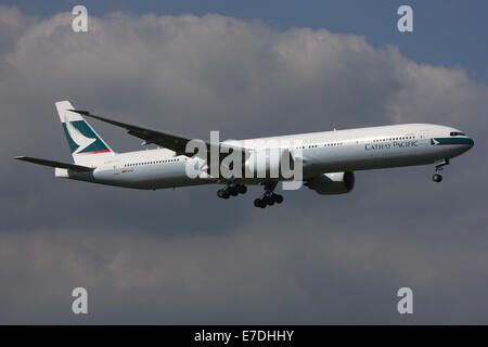 CATHAY PACIFIC 777 de Boeing 300 Banque D'Images