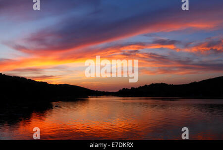 Nuageux coucher du soleil à Dugi otok en Croatie Banque D'Images