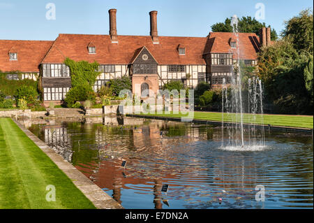 La Royal Horticultural Society (RHS) Jardins, Wisley, Surrey, UK. Le laboratoire et le Canal Banque D'Images