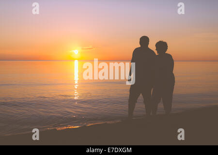 Couple sur la plage Banque D'Images