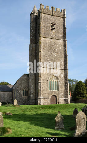 Carew Cheriton, Pembrokeshire, Pays de Galles, Royaume-Uni. L'église St Mary date du 14C, avec la tour ajouté environ 1500 Banque D'Images