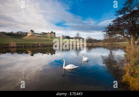 Château d'Alnwick et de la rivière Aln Banque D'Images