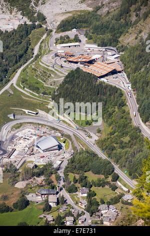 L'entrée du tunnel du Mont Blanc à Entreves, côté italien, au-dessus de Courmayeur. Banque D'Images