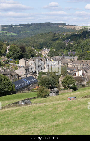 Ville Holmfirth dans West Yorkshire prises à partir d'une position sur les collines environnantes Banque D'Images