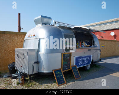 Caravane Airstream transformée en plats à emporter à Aberystwyth Wales UK Banque D'Images