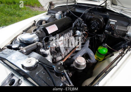 Rover 100 P4 voiture classique britannique 'Aunty Rover' moteur 6 en ligne Banque D'Images