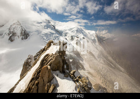 Le Mont Blanc depuis l'Aiguille du Midi au-dessus de Chamonix, France. Banque D'Images