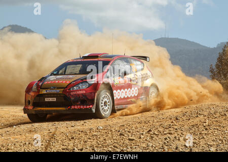 World Rally Championship 2 Nasser Al-Attiyah pilote tourne selon le stade de spécial Hydes Creek Rallye d'Australie. Banque D'Images