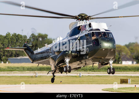 Un Corps des Marines américains VH-3D'hélicoptères de transport à l'aéroport de DuPage Comté des terres, l'Illinois. Banque D'Images