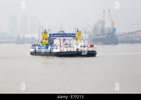 Woolwich ferry gratuit durant le Festival des grands voiliers sur la Tamise à Greenwich Royal et de Woolwich, à Londres en septembre 2014 Banque D'Images