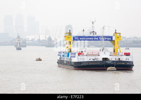 Woolwich ferry gratuit durant le Festival des grands voiliers sur la Tamise à Greenwich Royal et de Woolwich, à Londres en septembre 2014 Banque D'Images