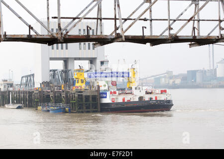 Woolwich ferry gratuit durant le Festival des grands voiliers sur la Tamise à Greenwich Royal et de Woolwich, à Londres en septembre 2014 Banque D'Images