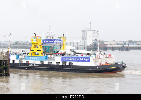 Woolwich ferry gratuit durant le Festival des grands voiliers sur la Tamise à Greenwich Royal et de Woolwich, à Londres en septembre 2014 Banque D'Images