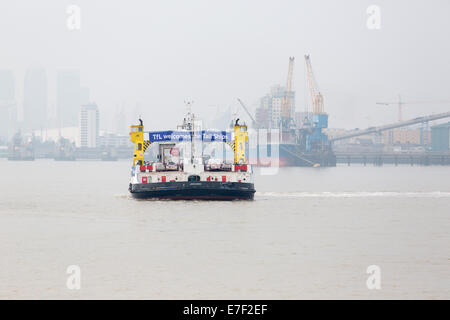 Woolwich ferry gratuit durant le Festival des grands voiliers sur la Tamise à Greenwich Royal et de Woolwich, à Londres en septembre 2014 Banque D'Images