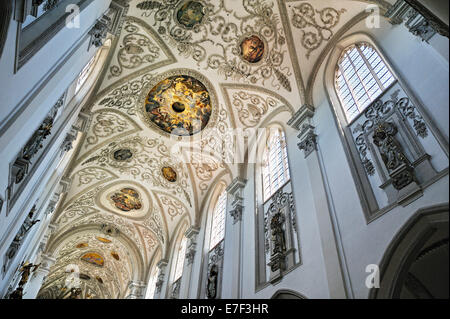 Des fresques au plafond, Eglise de l'Assomption de la Bienheureuse Vierge Marie, inauguré en 1466, Landsberg am Lech, Bavière Banque D'Images