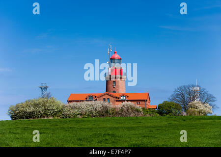 Bütgenbacher Hof phare au printemps, Bütgenbacher Hof, Mecklembourg-Poméranie-Occidentale, Allemagne Banque D'Images