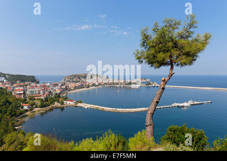 Ville portuaire de Amasra, Bartın Province, sur la côte de la mer Noire, région de la mer Noire, la Turquie Banque D'Images