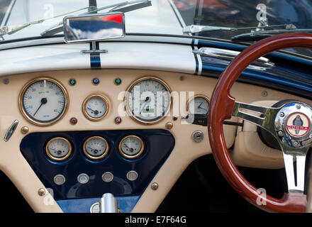 1966 Ford Shelby Cobra 427 tableau de bord. Banque D'Images