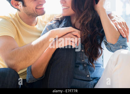 Smiling couple relaxing together Banque D'Images