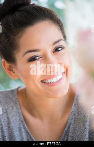 Close up of woman smiling Banque D'Images